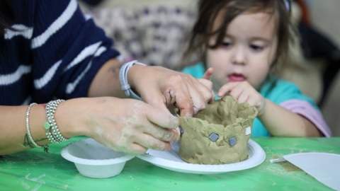 סדנת הכנת עציצים מחימר (5).jpg